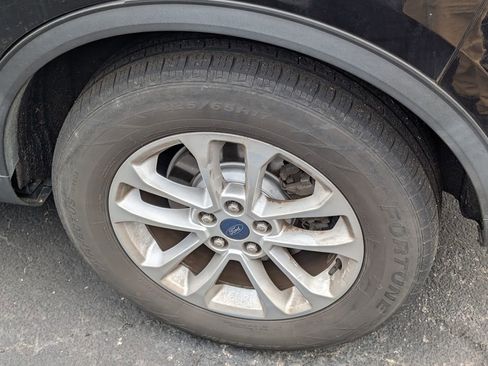 Used 2020 Ford Escape SE image 19