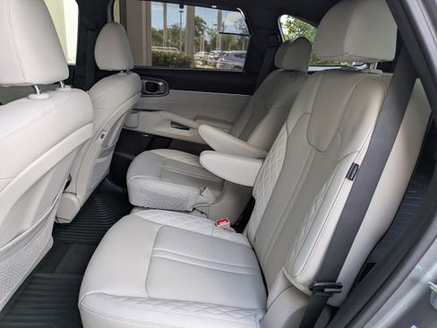 Used 2025 Kia Sorento SX Prestige image 16