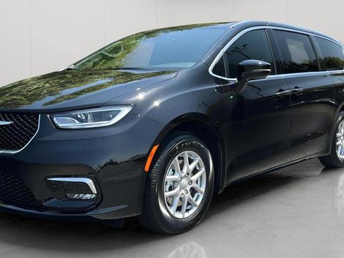 New 2026 Chrysler Pacifica Select image 10