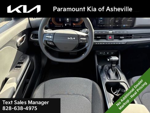 New 2025 Kia K4 LXS image 22