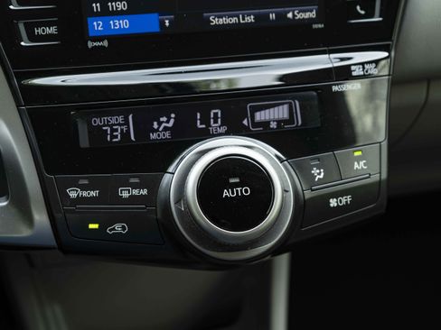 Used 2017 Toyota Prius V Three image 32