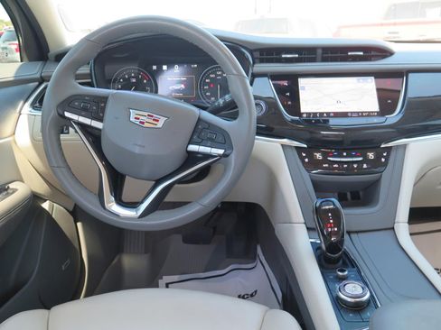 Used 2025 Cadillac XT6 Premium Luxury w/ Technology Package image 21