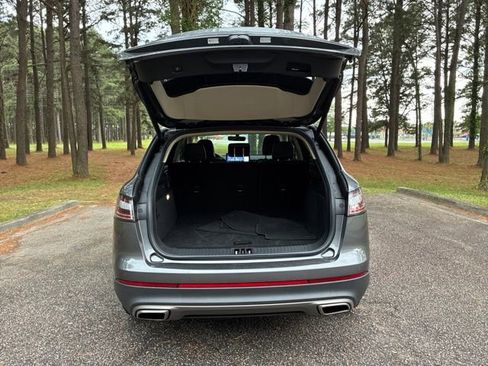 Used 2023 Lincoln Nautilus FWD w/ Premium Package image 18