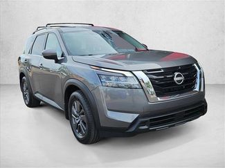 Used 2022 Nissan Pathfinder SV video 3