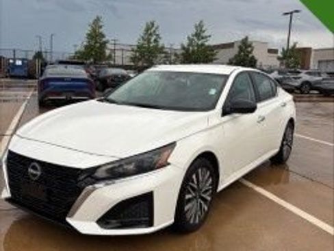 Used 2025 Nissan Altima 2.5 SV FWD image 1