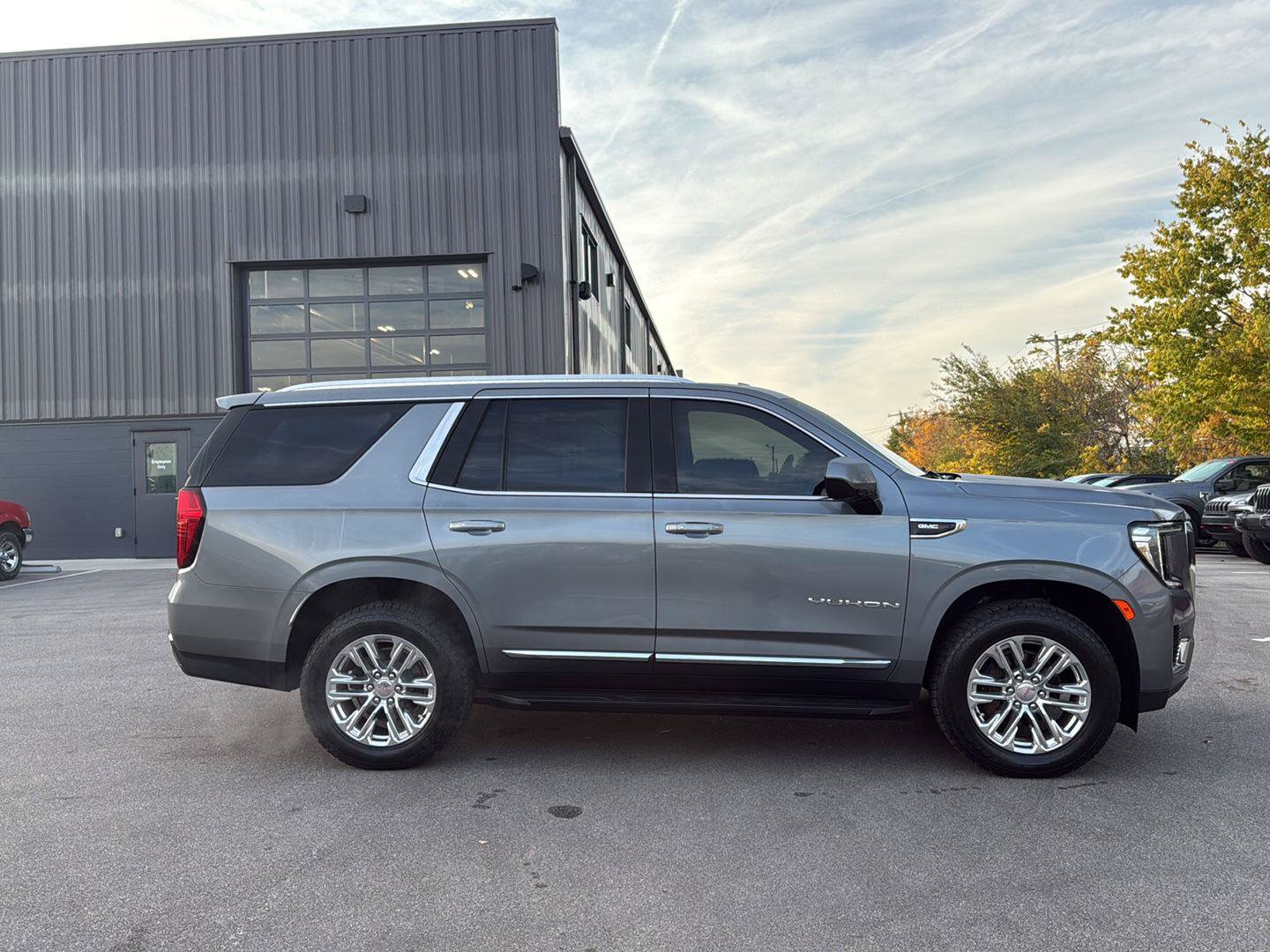 Used 2021 GMC Yukon SLT AWD/4WD image 2