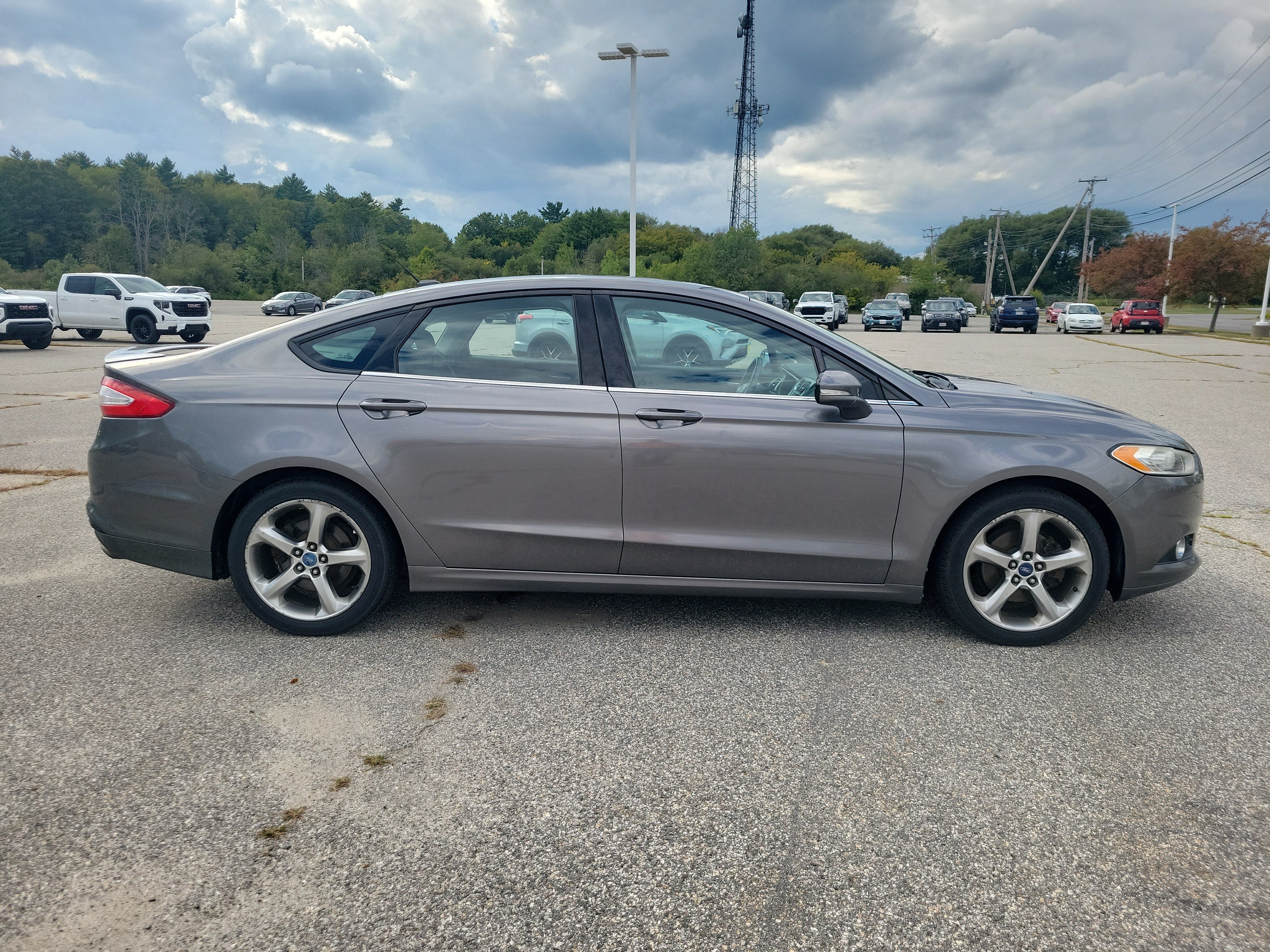 Used 2013 Ford Fusion SE FWD image 4