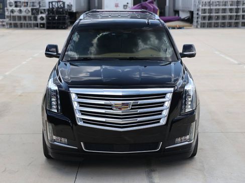 Used 2017 Cadillac Escalade ESV Platinum RWD image 19