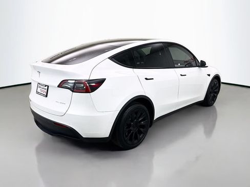 Used 2022 Tesla Model Y Long Range AWD/4WD image 7