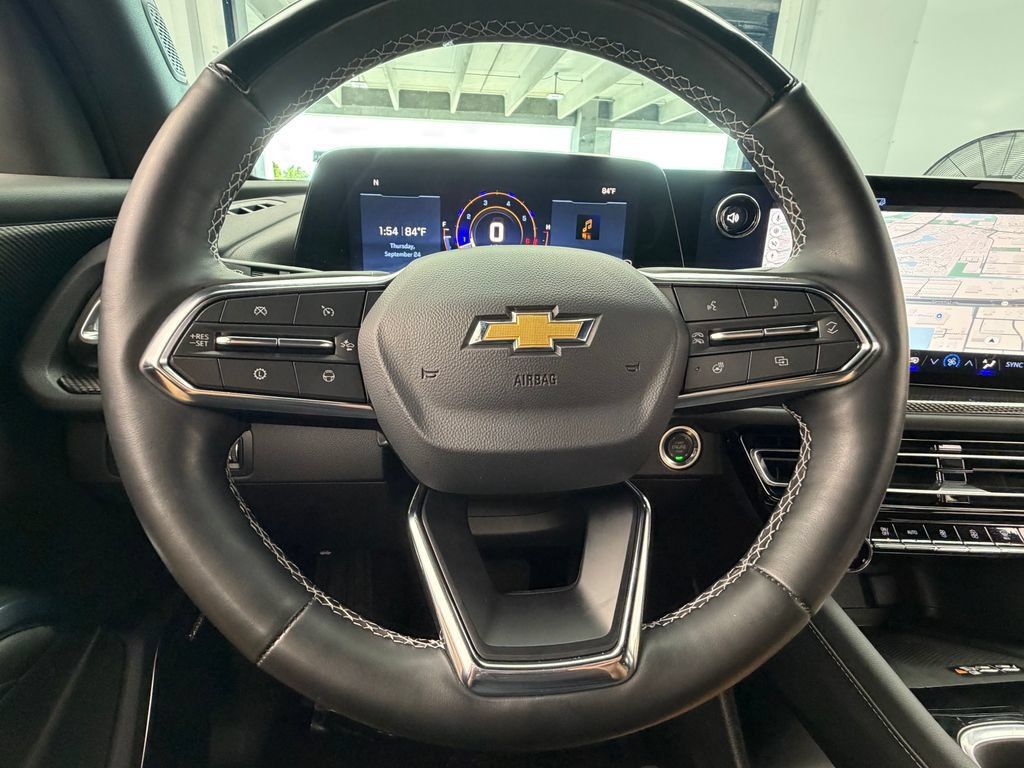 Used 2025 Chevrolet Traverse High Country FWD image 36