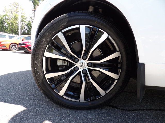 Certified 2024 Volvo XC60 B5 Plus w/ Climate Package AWD/4WD image 30