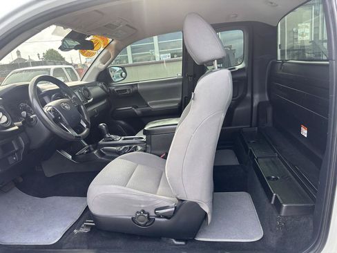Used 2018 Toyota Tacoma SR RWD image 4