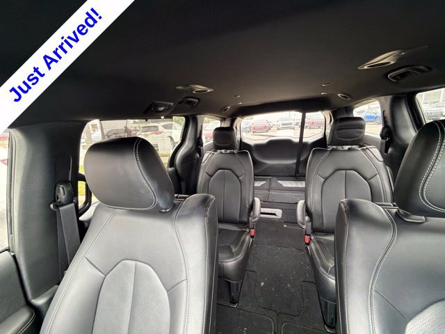 Used 2026 Chrysler Pacifica Select FWD image 37