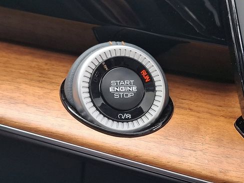 Used 2024 Jeep Grand Wagoneer Series III image 25