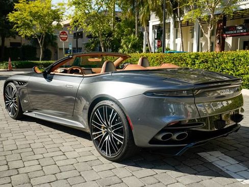 Used 2023 Aston Martin DBS Volante image 19
