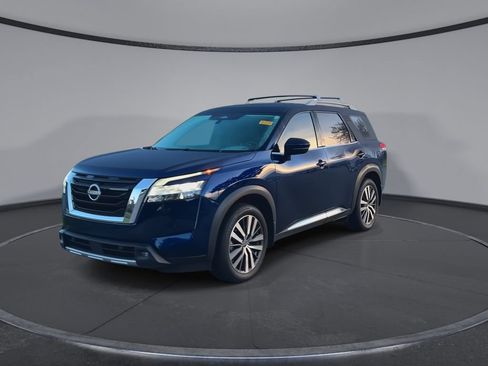 Used 2022 Nissan Pathfinder Platinum w/ Cargo Package AWD/4WD image 4