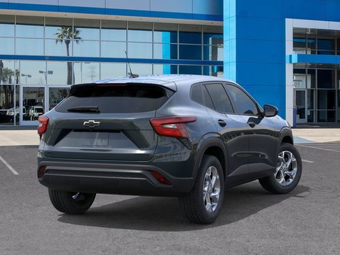 New 2026 Chevrolet Trax LS w/ LS Convenience Package FWD image 4