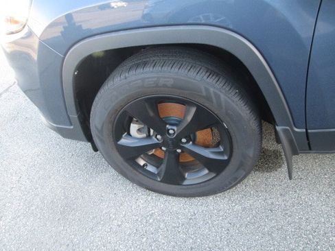 Used 2021 Jeep Cherokee Latitude image 9