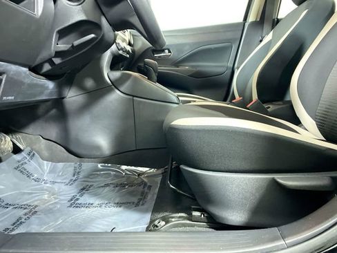 Used 2022 Nissan Versa SV image 19