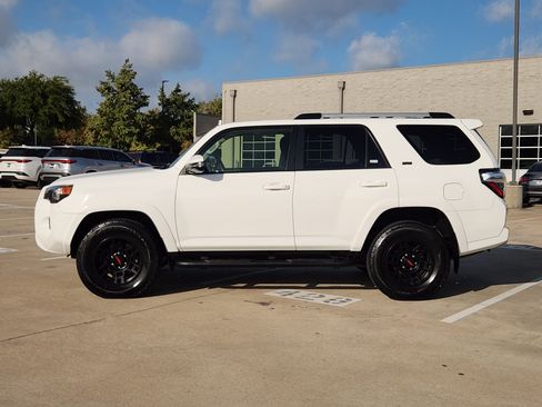 Used 2022 Toyota 4Runner SR5 Premium w/ Moonroof Package AWD/4WD image 3