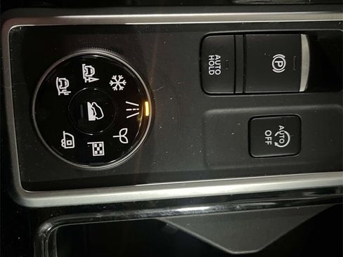 Certified 2025 Nissan Pathfinder SV image 20