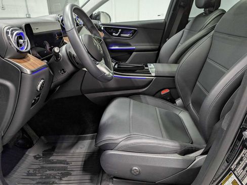 Certified 2025 Mercedes-Benz GLC 300 4MATIC image 4