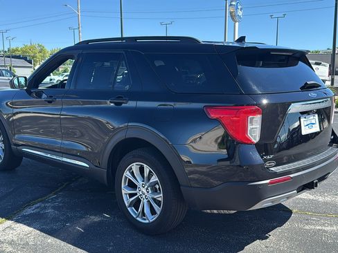Used 2020 Ford Explorer XLT w/ Equipment Group 202A AWD/4WD image 6