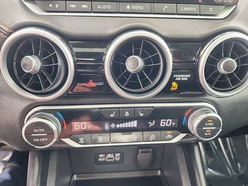 Used 2022 Nissan Sentra SR w/ SR Premium Package FWD image 23