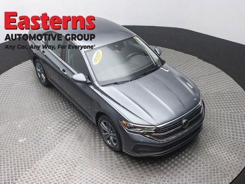 Used 2024 Volkswagen Jetta SE image 3