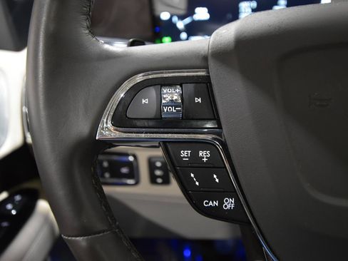 Used 2019 Lincoln Navigator Reserve AWD/4WD image 18