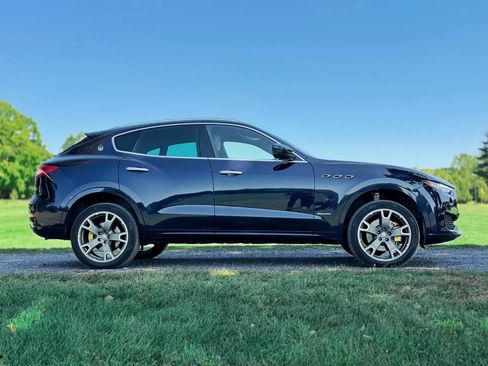 Used 2018 Maserati Levante GranLusso AWD/4WD image 18