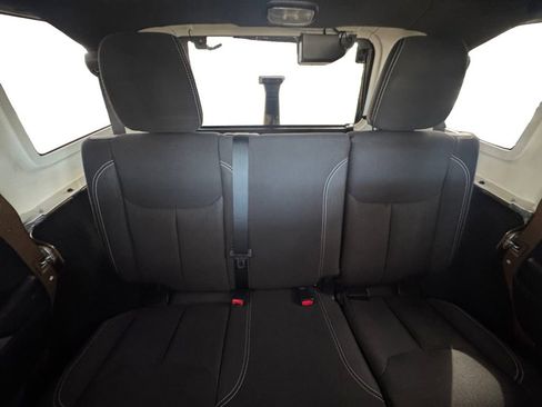 Used 2015 Jeep Wrangler Unlimited Rubicon w/ Connectivity Group image 16