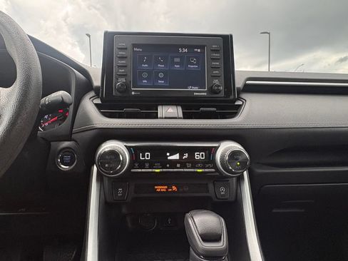 Used 2021 Toyota RAV4 XLE FWD image 19
