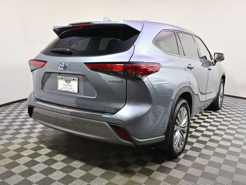 Used 2023 Toyota Highlander Platinum AWD/4WD image 6