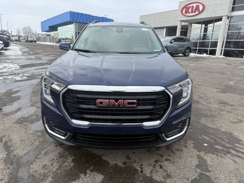 Used 2022 GMC Terrain SLE w/ Driver Convenience Package image 2