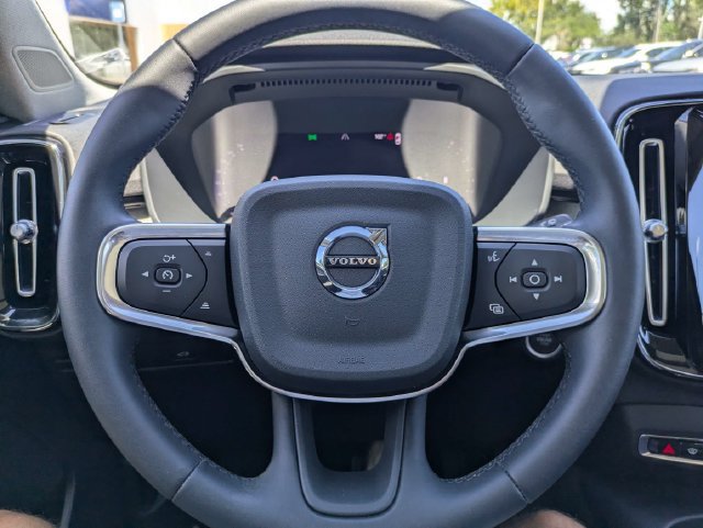 Certified 2024 Volvo XC40 B5 Plus w/ Protection Package Premier AWD/4WD image 33