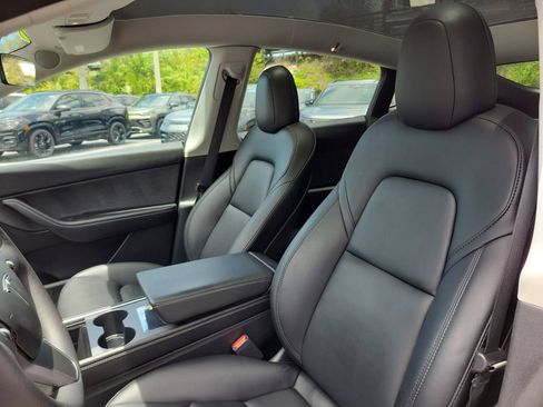 Used 2022 Tesla Model Y Long Range AWD/4WD image 22
