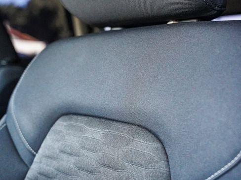 Used 2022 Nissan Pathfinder SV image 12