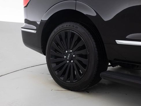 Used 2018 Lincoln Navigator Reserve w/ Technology Package image 19