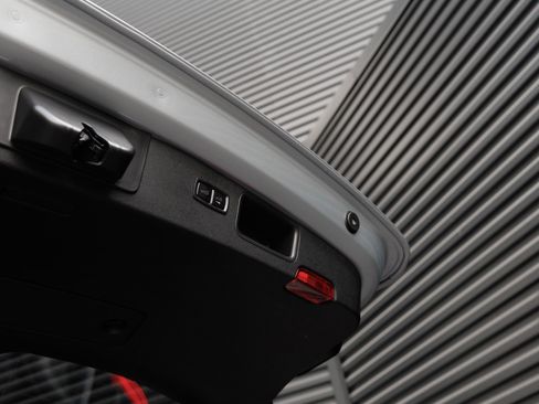Certified 2026 Porsche Macan AWD/4WD image 28
