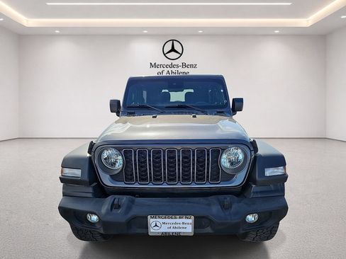 Used 2025 Jeep Wrangler Sport AWD/4WD image 12