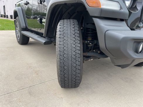 Used 2020 Jeep Wrangler Sport AWD/4WD image 16