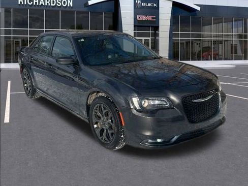 Used 2018 Chrysler 300 S image 2