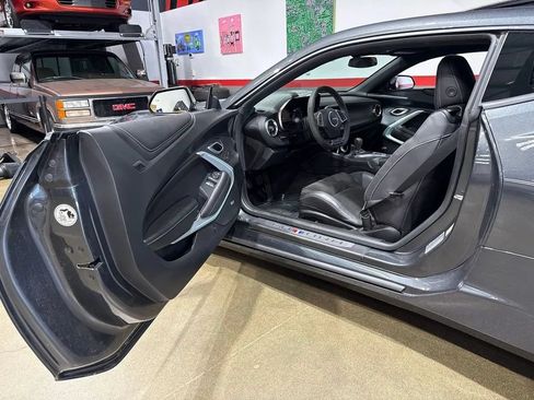 Used 2018 Chevrolet Camaro SS RWD image 96
