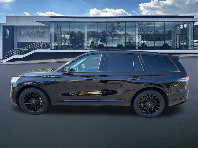 Used 2023 Lincoln Aviator Reserve w/ Equipment Group 201A AWD/4WD image 4