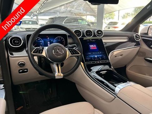 Used 2025 Mercedes-Benz GLC 300 image 3