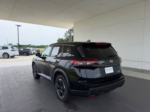 Used 2024 Nissan Rogue SV AWD/4WD image 8