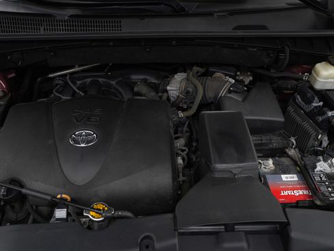 Used 2017 Toyota Highlander XLE image 29