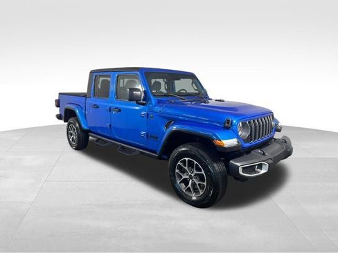 Used 2024 Jeep Gladiator Sport AWD/4WD image 7