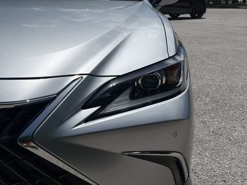 Used 2025 Lexus ES 300h w/ Premium Package FWD image 9